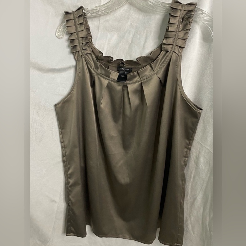 Ann Taylor- Sleeveless Top Size L